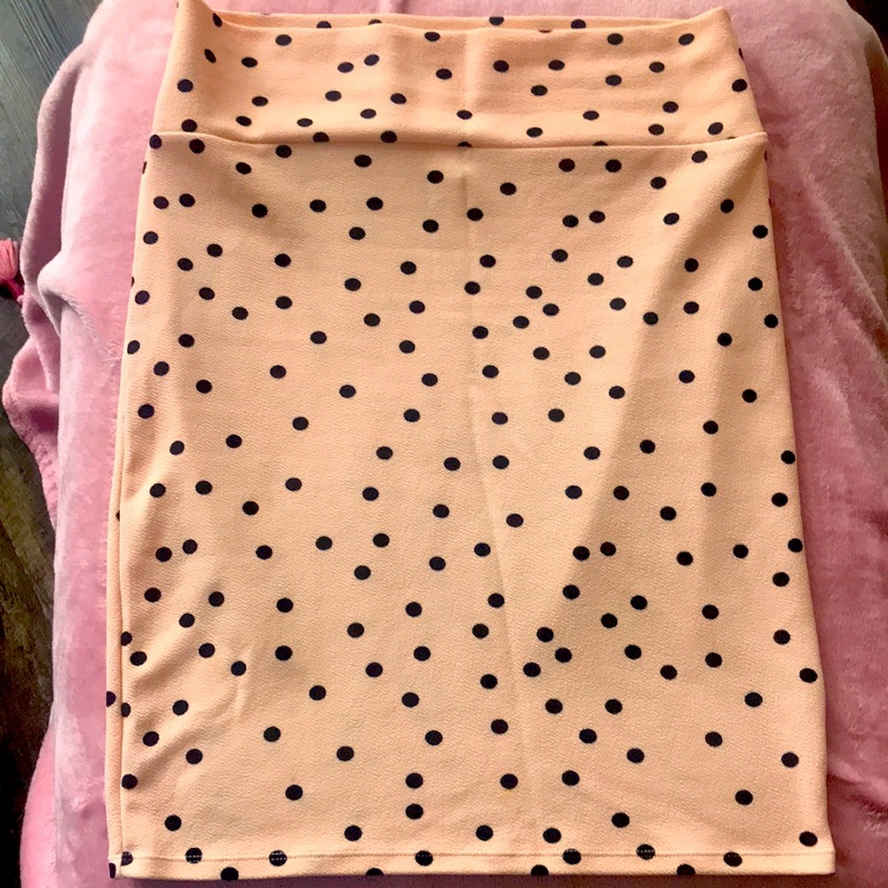 LulaRoe Cassie Skirt size M- peach with black polka dots